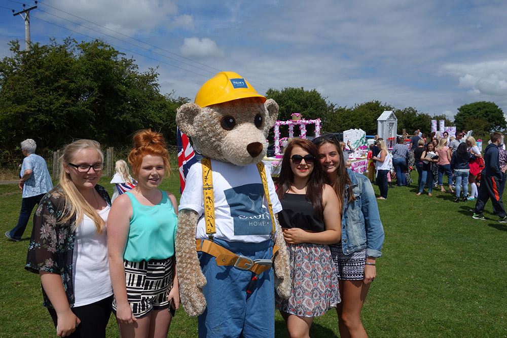 Builder Bear presents Dearham Carnival awards